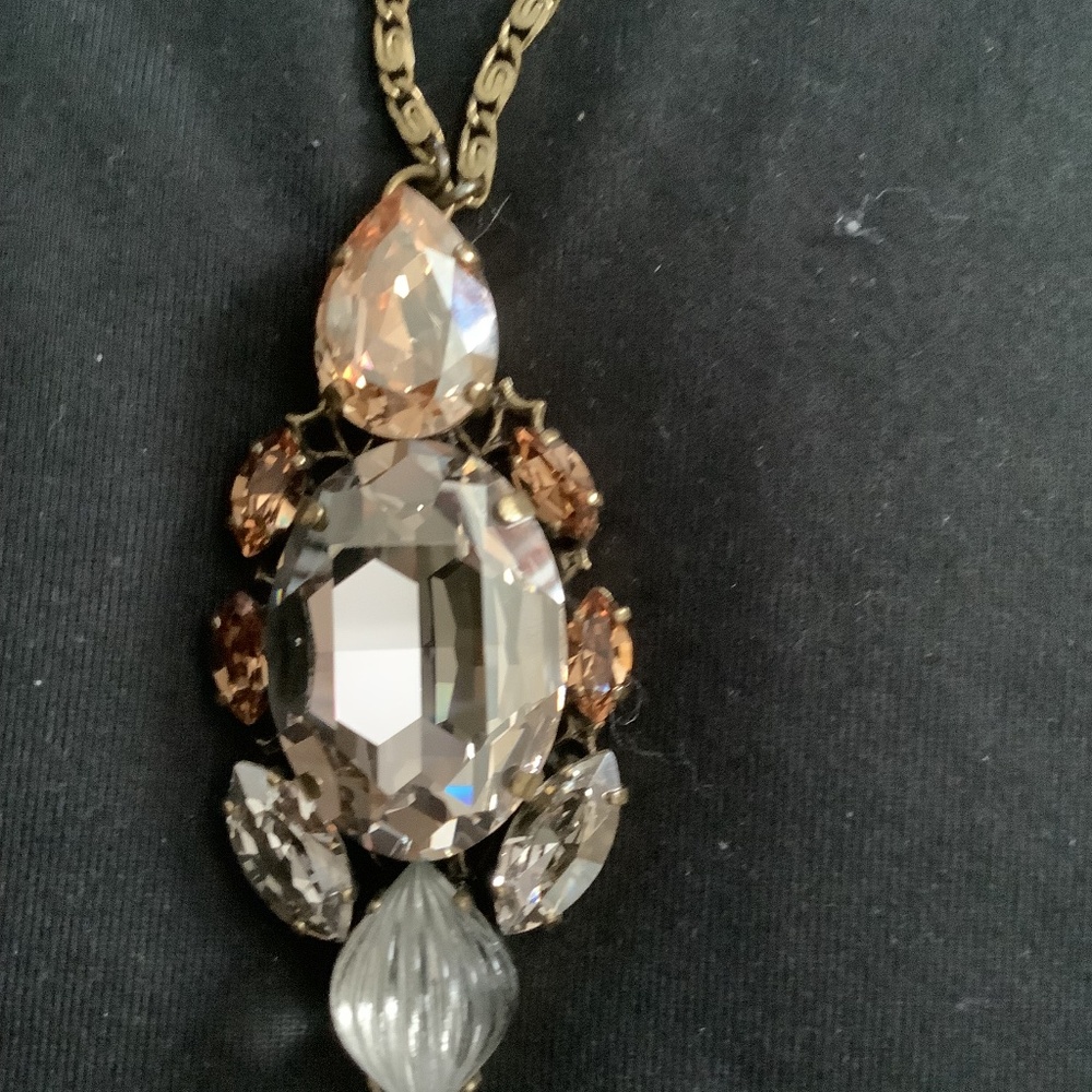 Swarovski  Necklace  luxuriously designed.New and elegant